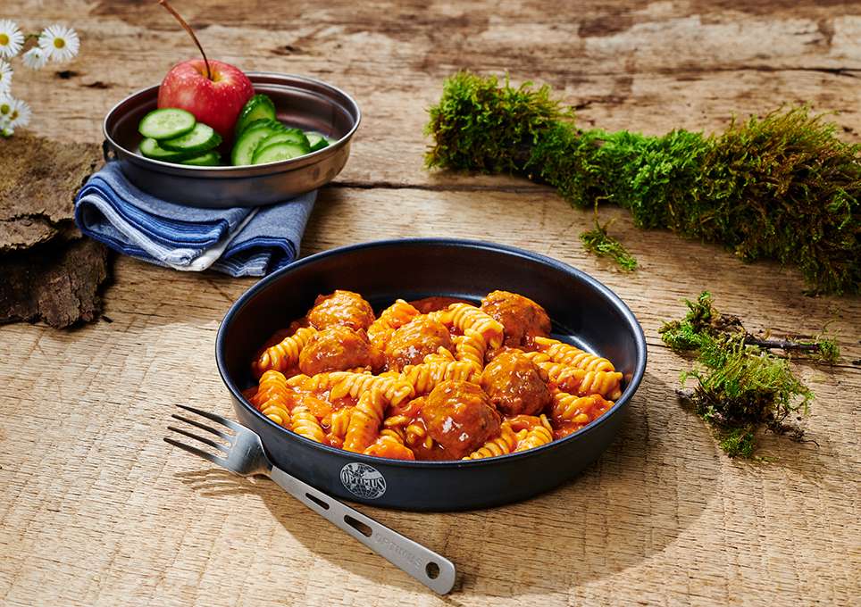 TREK'N EAT Meatballs with Pasta and Selfheater Bag